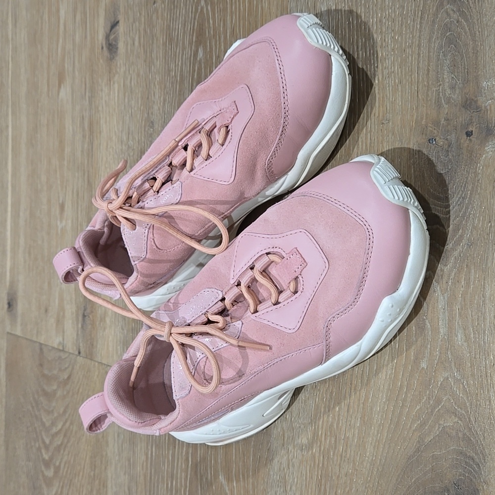 Puma US Womens 7 pink tennis shoes athletic